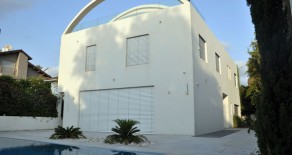 A new and modern villa in Herzliya Pituach